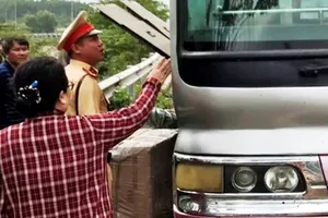 Xe khách tháo ghế ngồi để chở hàng không nguồn gốc