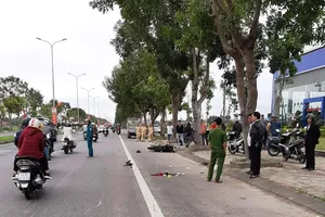 Xe khách va chạm xe máy, nam sinh lớp 6 tử vong