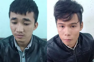 Từ số ngoại tệ trong cốp xe, phát hiện 2 kẻ cướp giật 