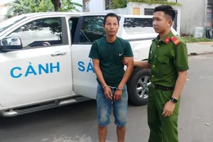 Trộm ô tô để chở vợ con về quê