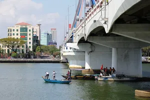 Nam thanh niên đón xe ôm lên cầu sông Hàn nhảy xuống tự tử