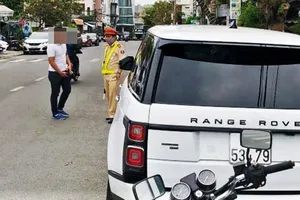 Phạt người lái Range Rover gắn biển số xe khác 22,5 triệu đồng