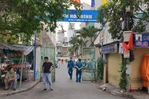 Dân ở lô A2, B1 và B2 chung cư Hòa Bình được phép ra ngoài