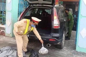 Kiểm tra COVID-19, phát hiện 2 người dương tính ma túy