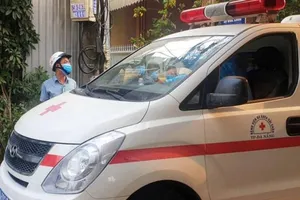 5 người đang cách ly cạy cửa bệnh viện trốn về nhà