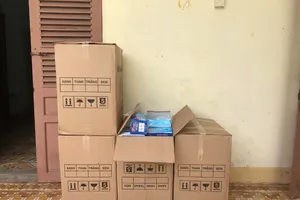 Xe tải chở 10.000 khẩu trang nghi kém chất lượng