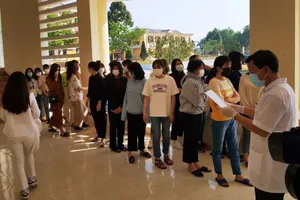 Các địa phương phải bố trí xe đón người hết cách ly về