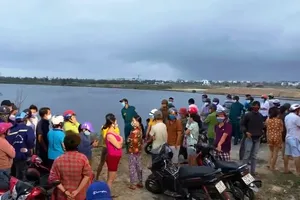 Nam sinh lớp 11 chết đuối khi tắm sông