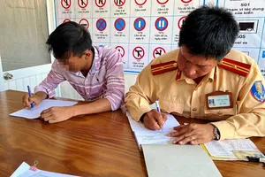 Lập biên bản tài xế chạy ngược chiều trên cao tốc