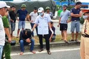 Nam thanh niên tự gây tai nạn, tấn công người tới cấp cứu