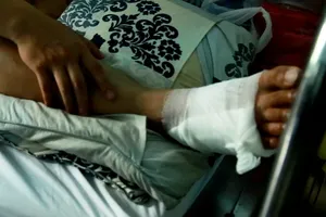 Trung úy cảnh sát đứt gân chân khi bắt kẻ bán ma túy