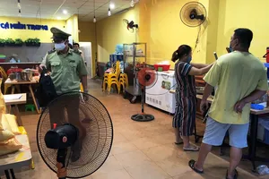 Đà Nẵng: Quản lý thị trường lập biên bản 1 quán bán bún 