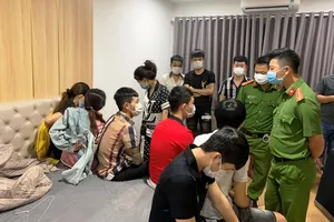 10 nam nữ ‘mở tiệc ma túy' mừng sinh nhật bất chấp dịch