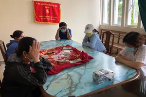 5 người tụ tập đánh bạc bất chấp dịch COVID-19