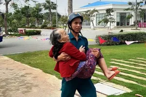 Quảng Ngãi: Ưu tiên di dời người già, trẻ em tránh bão trước