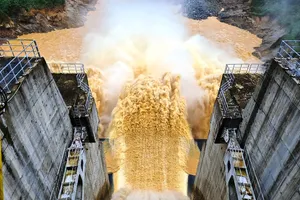 Tranh cãi nảy lửa về việc thủy điện xả lũ gây thiệt hại