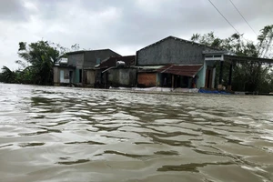 Nhiều nơi ở Quảng Nam ngập sâu và bị chia cắt