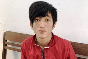 Đang bị truy nã, vào bệnh viện lấy trộm xe