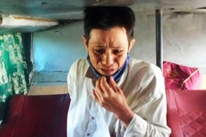 Anh phụ hồ mếu máo vì mất 32 triệu đồng trên đường về Tết