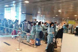 Mở các đường bay đưa người Việt 'mắc kẹt' ở nước ngoài về nước