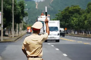 Kiên trì bám trụ dưới nắng đổ lửa ở chốt kiểm dịch Đà Nẵng