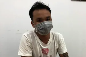 Cướp lẻn vào nhà giật điện thoại trên tay gia chủ