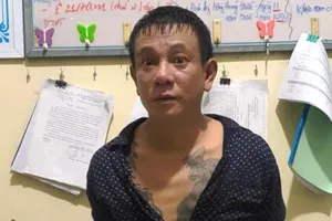 Phê cỏ Mỹ, dùng dao đâm lực lượng chốt kiểm dịch