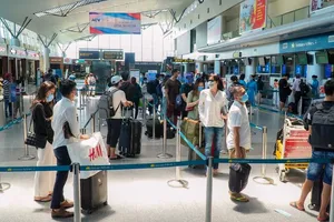 Đà Nẵng đón 406 người từ TP.HCM về quê miễn phí bằng máy bay