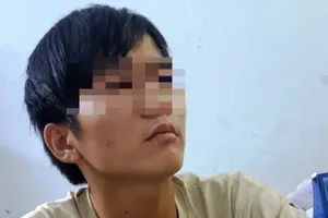 Trộm thiết bị rồi đăng bán trên mạng, nhờ người yêu ship hàng