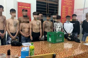 Lên mạng học cách chế tạo bom xăng mang đi hỗn chiến