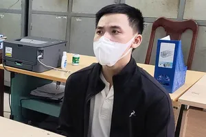 Đang ngồi ăn sáng thì bị giật ví 