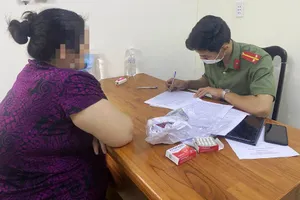 Bán thuốc trị COVID-19 không chứng từ