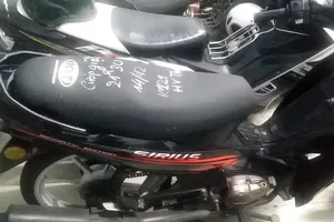 Vợ bị giật túi xách, chồng truy đuổi tông ngã tên cướp