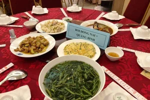 Sự thật về bữa ăn ‘kham khổ’ của các VĐV giải bơi lặn quốc gia