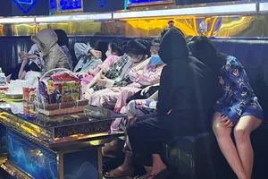Hàng chục cô gái dương tính ma túy trong quán karaoke Ruby