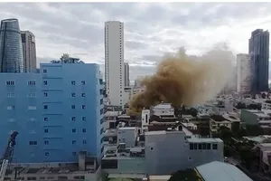 Đà Nẵng: Nhà hàng vắng chủ bốc cháy ngùn ngụt