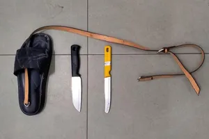 2 tên cướp 'nhí' kéo lê cô gái hơn 50m