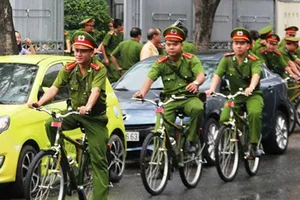 Đà Nẵng: Công an không còn đạp xe tuần tra, mang tặng lại học sinh