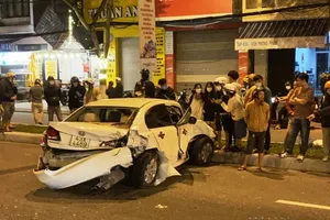 Người đàn ông lái ô tô con tử vong sau khi va chạm với xe 7 chỗ