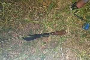 Mâu thuẫn trong việc giành khách bán nước, về nhà lấy dao chém đối thủ