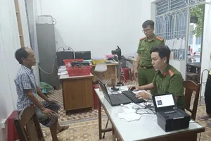 7 ngày nữa người cha trong gia đình 'rất khác' ở Đà Nẵng sẽ nhận CCCD