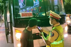 Đà Nẵng: CSGT phát hiện tài xế ‘đập đá’ trước khi chạy xe