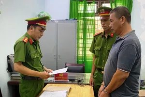 ‘Nổ’ quen biết lãnh đạo TP Đà Nẵng để lừa xin việc, 'chạy' sổ đỏ