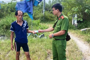 Người đầu tiên trong 'gia đình rất khác' ở Đà Nẵng có CCCD