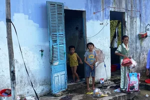 Người mẹ trong 'gia đình rất khác' ở Đà Nẵng đã có giấy khai sinh