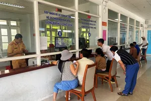 Dân gặp khó trong việc đăng ký biển số định danh theo thông tư mới