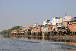 TP.HCM sẽ di dời 20.000 hộ dân sống ven kênh rạch