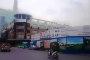 Đập bỏ trung tâm thương mại lâu đời nhất Việt Nam