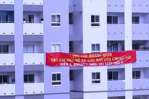 Hàng loạt cổ đông địa ốc Hoàng Quân bán tháo cổ phiếu