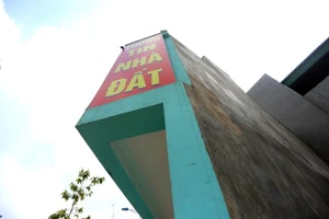 Những ngôi nhà siêu kỳ dị trên con đường 6.400 tỉ đồng